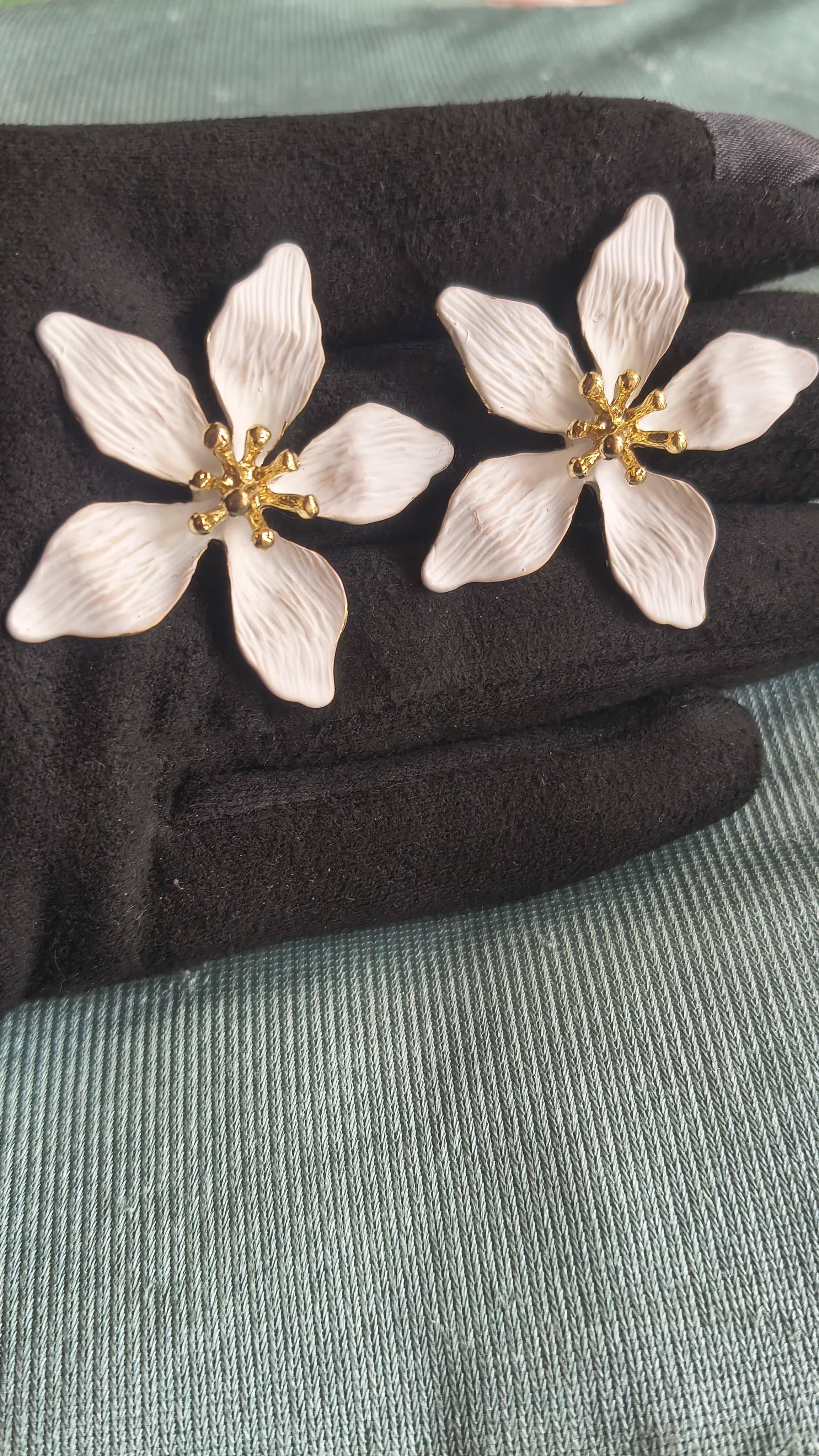 Studs with matte finish