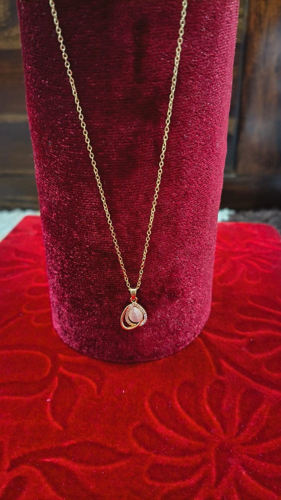 Swirl Stone Drop Pendant
